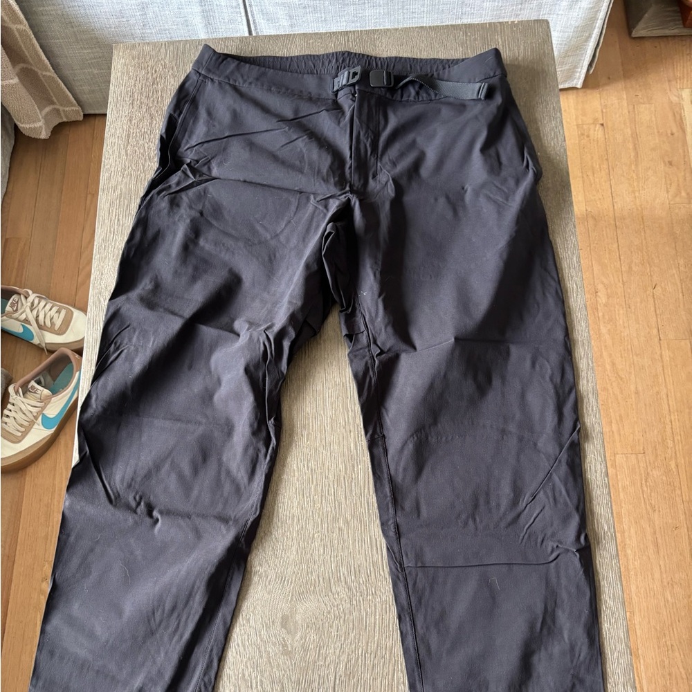 Lululemon men’s size 36. Sport tech pants. Worn a couple times.